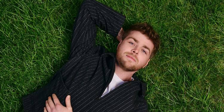 Alex Warren — The Creator Whose Ballad Became a Global Anthem